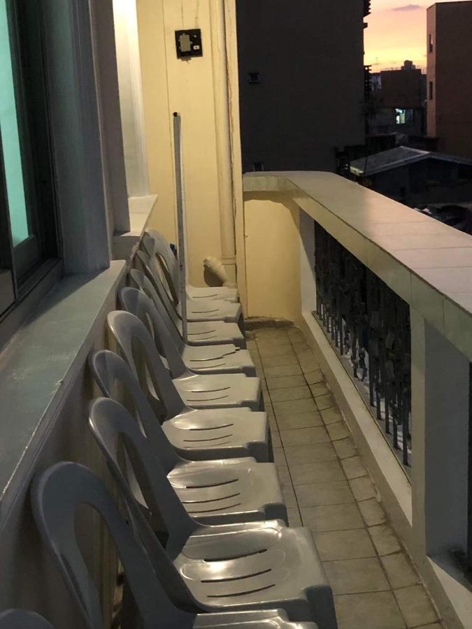 The Mansion - Backpackers Near Airport Apartment Манила Екстериор снимка